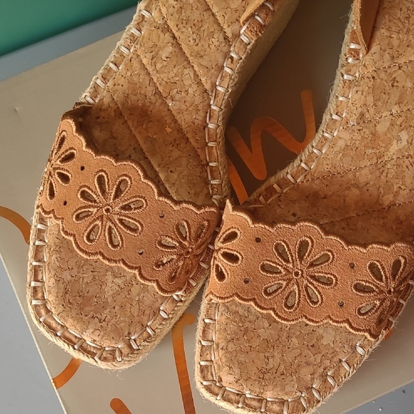 NWT Crown Vintage Tan Espadrille Wedges - Picture 2 of 5